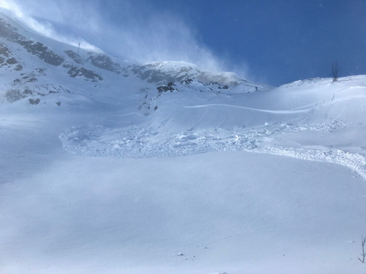 FILEFJELL: Dette skredet på Filefjell gikk av seg selv denne uka, og det er skumle skredforhold i store deler av Norge. Foto: Leif Øyvind Solemsli FILEFJELL: Dette skredet på Filefjell gikk av seg selv denne uka, og det er skumle skredforhold i store deler av Norge. Foto: Leif Øyvind Solemsli