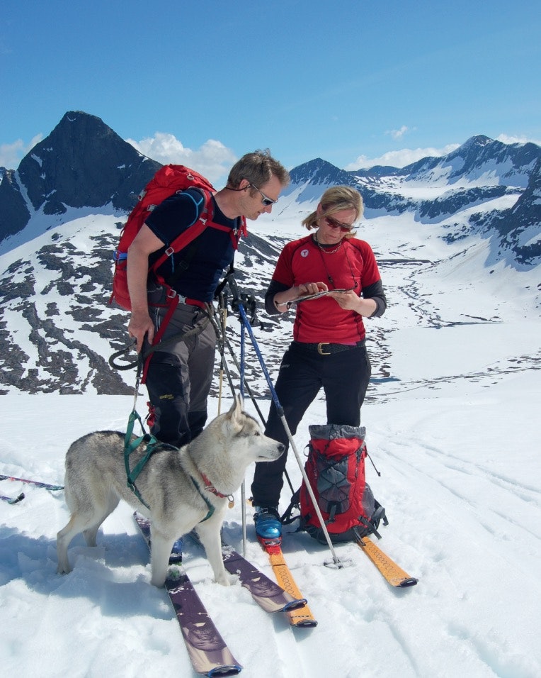 KVALITETSTID: Toppturer vinter og sommar, er ein hjerteaktivitet på alle vis. Her sammen med ektemannen Terje, på vårskitur i Romsdalen, 2009. Foto: Privat KVALITETSTID: Toppturer vinter og sommar, er ein hjerteaktivitet på alle vis. Her sammen med ektemannen Terje, på vårskitur i Romsdalen, 2009. Foto: Privat