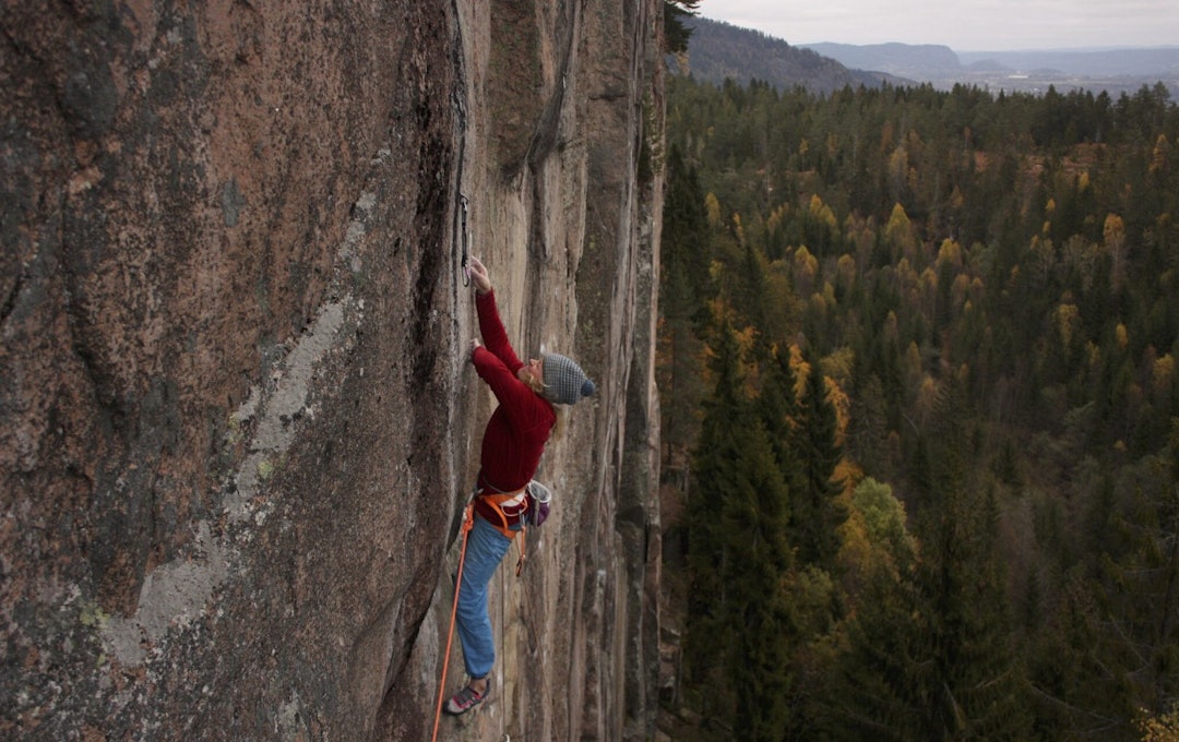 Paula Voldner på vei opp Trekkoppfuglen (9), Bergflødt, Lier. Foto: Knut Bjørnebye Paula Voldner på vei opp Trekkoppfuglen (9), Bergflødt, Lier. Foto: Knut Bjørnebye