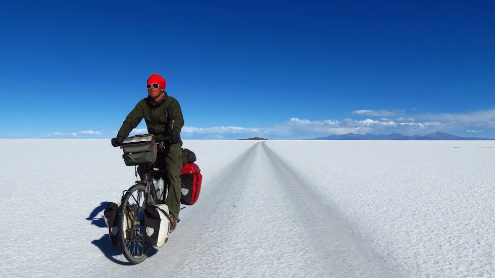 EKTE EVENTYRER Henrik hadde lagt bak seg over 43.000 kilometer og reist gjennom 30 ulike land før han byttet ut sykkelen med flåten, La Balsa. Amazonas-på-flåte-8