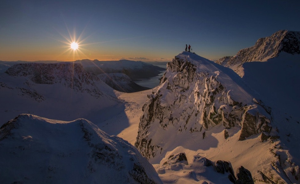 Rosendal Toppturfestival: Topptur til Omnetinden. Bak til høyre er mer kjente Melderskin. Foto: Rolf CHristian Mehl Rosendal Toppturfestival: Topptur til Omnetinden. Bak til høyre er mer kjente Melderskin. Foto: Rolf CHristian Mehl