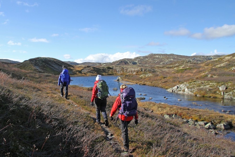Turen passerer flere flotte vann. Foto: Erlend Larsen tufjo8GQ