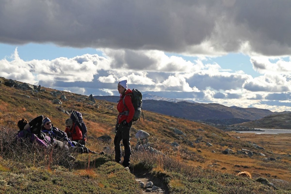 Det er godt med en hvil i bakken. Foto: Erlend Larsen NFqaTGkA