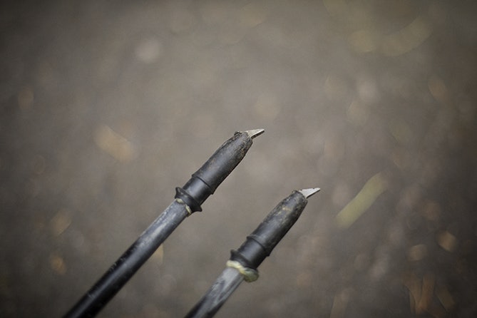 SPISSEGENSKAPER: Lyden av staver som treffer asfalten. Smale spor som forsvinner raskt. Foto: Kristoffer H. Kippernes rulleskistaver pigg