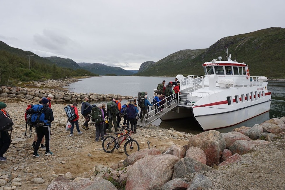 Det er ikke så mye til brygge der «Fjellvåken II» går til land. Foto: Erlend Larsen t9LdhU6A