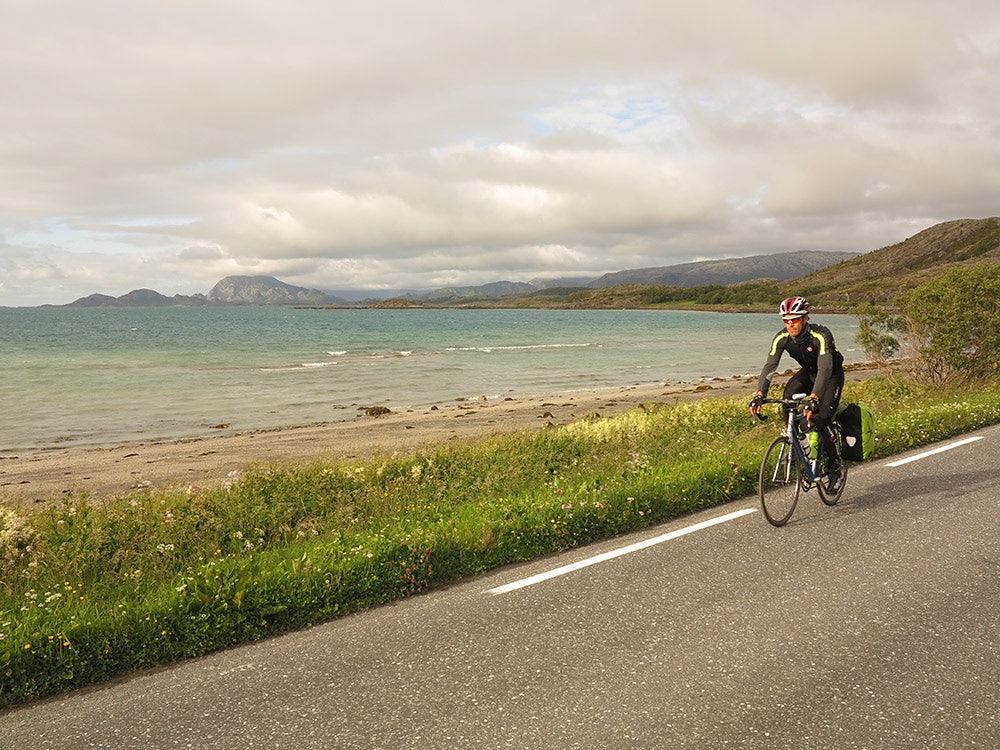 FLY & BIKE: Widerøe har tilbudet Fly & Bike, hvor du kan bestille sykkel som du plukker opp på flyplassen. Det fungerer akkurat som med leiebil, du leverer sykkelen på samme sted som du plukker den opp. Foto: Sandra Lappegard FLY & BIKE: Widerøe har tilbudet Fly & Bike, hvor du kan bestille sykkel som du plukker opp på flyplassen. Det fungerer akkurat som med leiebil, du leverer sykkelen på samme sted som du plukker den opp. Foto: Sandra Lappegard