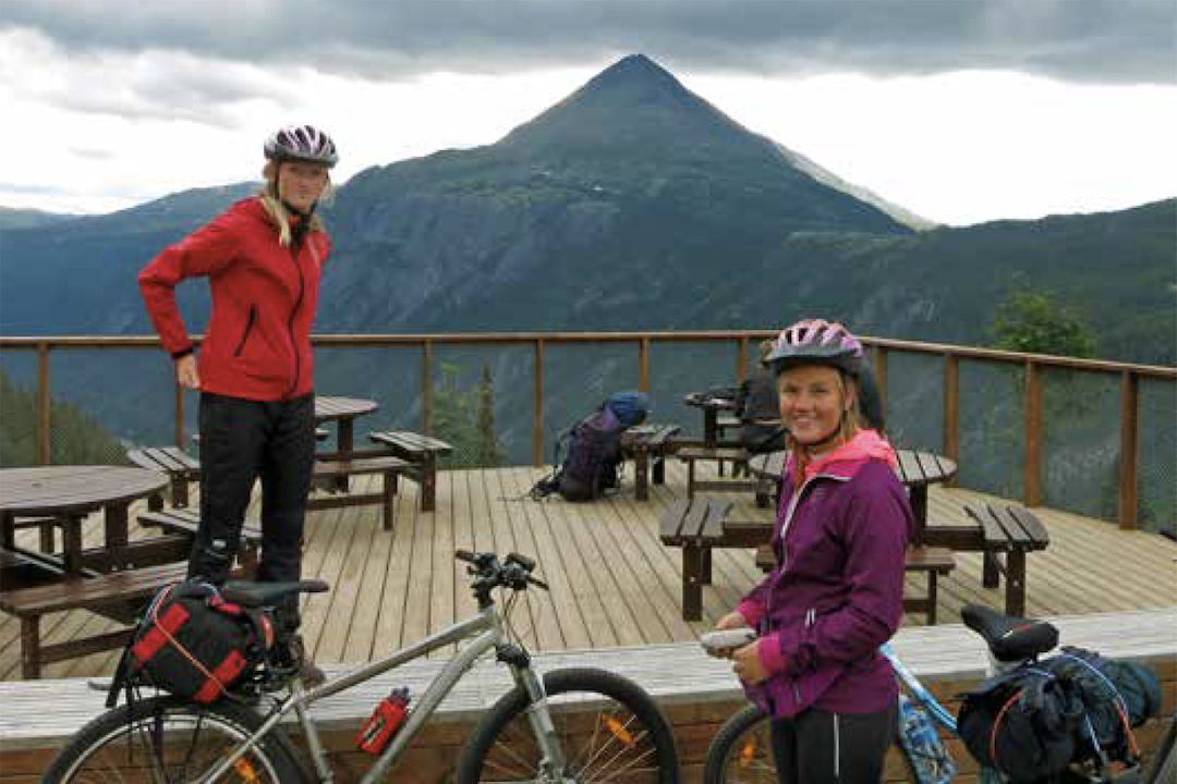 Spente, men klare for sykkeltur. Foto: Erlend Larsen Sykkeltur til Kalhovd Rauland Telemark Guide