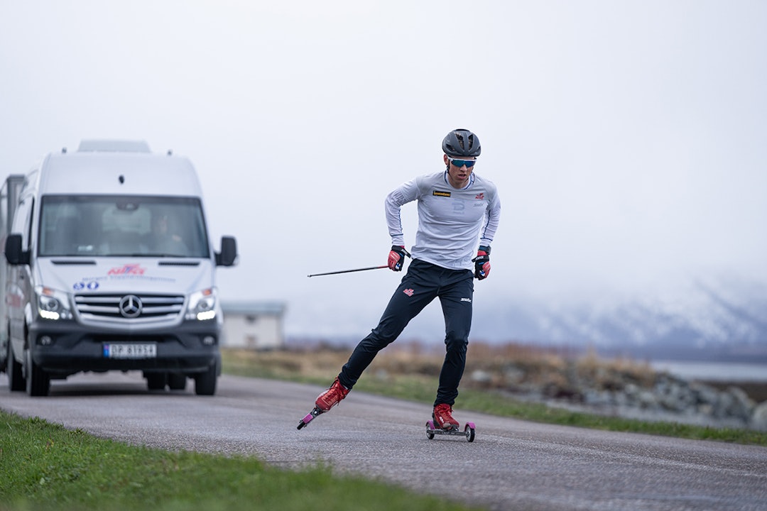 GÅ PÅ SKI: Når man skal bruke rulleski som treningsform må man definere målet med aktiviteten. Er man aktiv, eller ønsker å utvikle seg på ski som mosjonist må man i størst mulig grad tilstrebe å gå "ski likt" også på rulleski. Er man kun interessert i treningsutbytte kan man i større grad benytte seg av "rulleski teknikk". Foto: Martin Andersen Rulleski teknikk