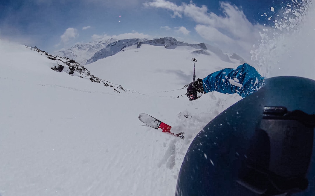 BUNNLØST: Stian Hagen i en av sydrennene på Galdhøpiggen. Høgruta_Jotunheimen_etappe_4_Galdhøpiggen_Stian_Hagen_Foto_Christian_Nerdrum-26
