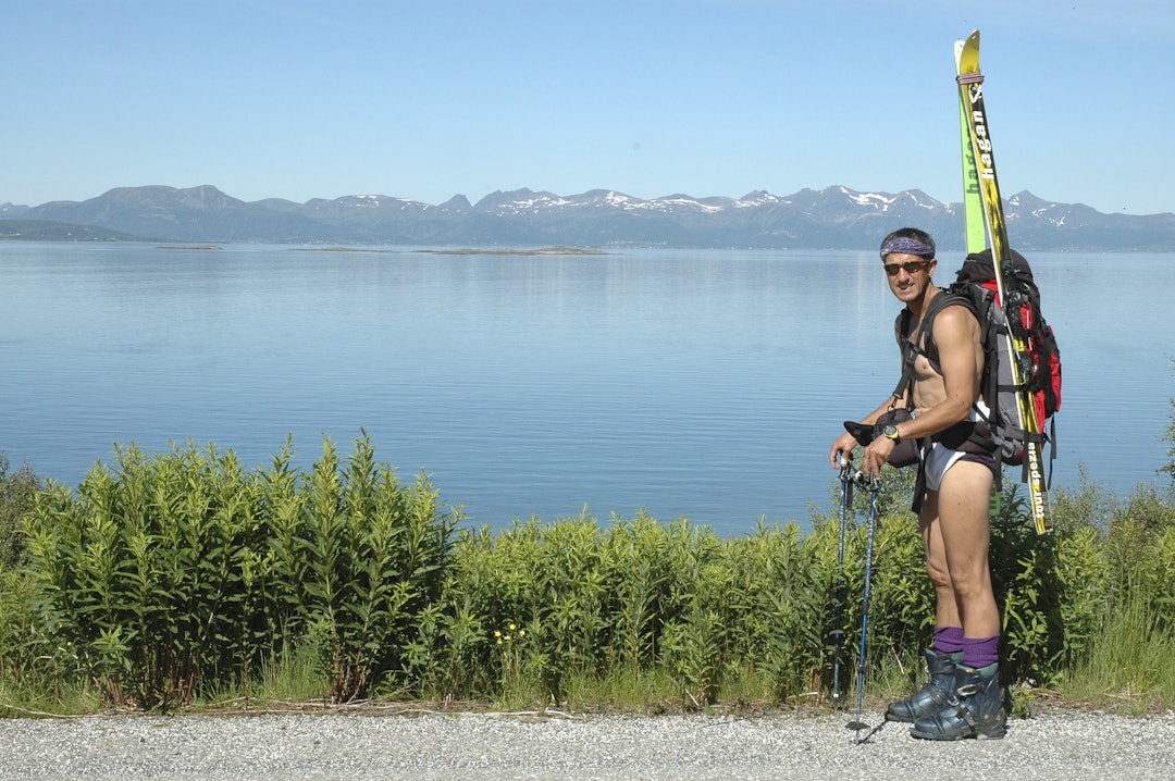 SOMMEREN 2005: Det var en god sommer. Også for oss som har litt absurde interesser; som for eksempel skiturer om sommeren, min favorittaktivitet! Bildet er tatt 1.juli i Lofoten. Foto: Åke Hedlund SOMMEREN 2005: Det var en god sommer. Også for oss som har litt absurde interesser; som for eksempel skiturer om sommeren, min favorittaktivitet! Bildet er tatt 1.juli i Lofoten. Foto: Åke Hedlund