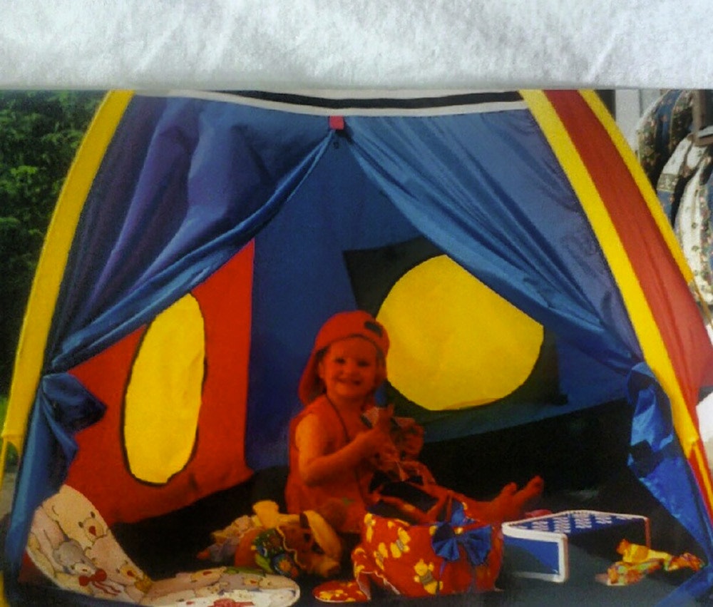 TIDLIG KRØKES: Det er ikke først i voksen alder at Tonje Helene Blomseth har oppdaget teltlivets gleder. Foto: Privat