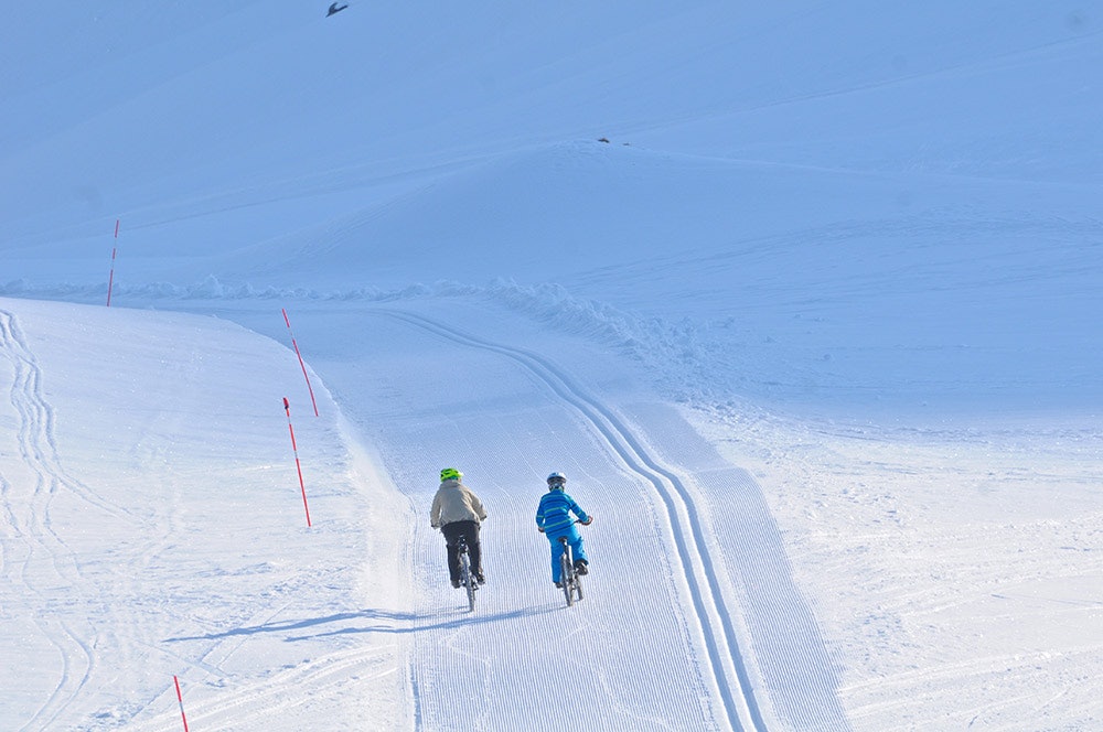TIDLIG OPP: Orker du å stå opp er det smart å stå opp fem om morgenen. Fuglene er våkne – men ikke scooterførerne. Foto: Sam Hedman TIDLIG OPP: Orker du å stå opp er det smart å stå opp fem om morgenen. Fuglene er våkne – men ikke scooterførerne. Foto: Sam Hedman