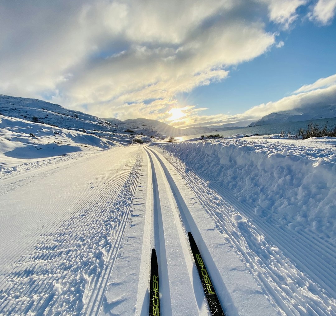 LANGRENN LANGS TYIN: Høyfjellsløypene på Filefjell er nykjørt. Foto: Christopher Frankum Langrenn ved tyin-filefjell