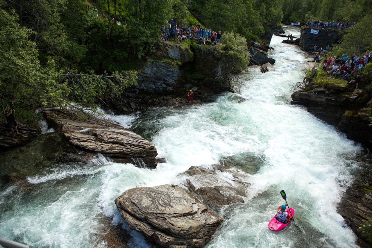 MARIANN KOMMER (HUN BOR DER): Men kommer du? Ekstremsportveko på Voss er like rundt hjørnet, og da fylles bulabygda av masse folk med lue -og gærninger som driver med alskens sprell i bratte elver og andre naturlige og unaturlige hindringer for en trygg tilværelse. Foto: Tore Meirik MARIANN KOMMER (HUN BOR DER): Men kommer du? Ekstremsportveko på Voss er like rundt hjørnet, og da fylles bulabygda av masse folk med lue -og gærninger som driver med alskens sprell i bratte elver og andre naturlige og unaturlige hindringer for en trygg tilværelse. Foto: Tore Meirik