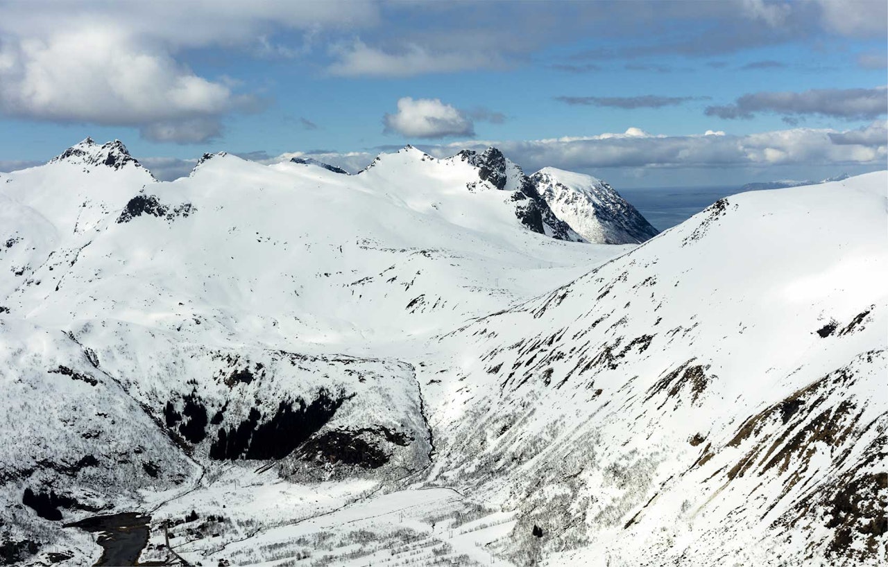 Pilan sett sør. Foto: Espen Mortensen. / Trygge toppturer. Pilan sett sør. Foto: Espen Mortensen. / Trygge toppturer.