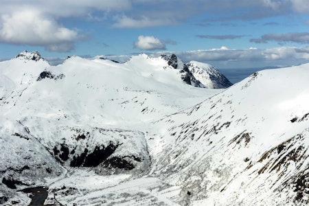Pilan sett sør. Foto: Espen Mortensen. / Trygge toppturer. Pilan sett sør. Foto: Espen Mortensen. / Trygge toppturer.