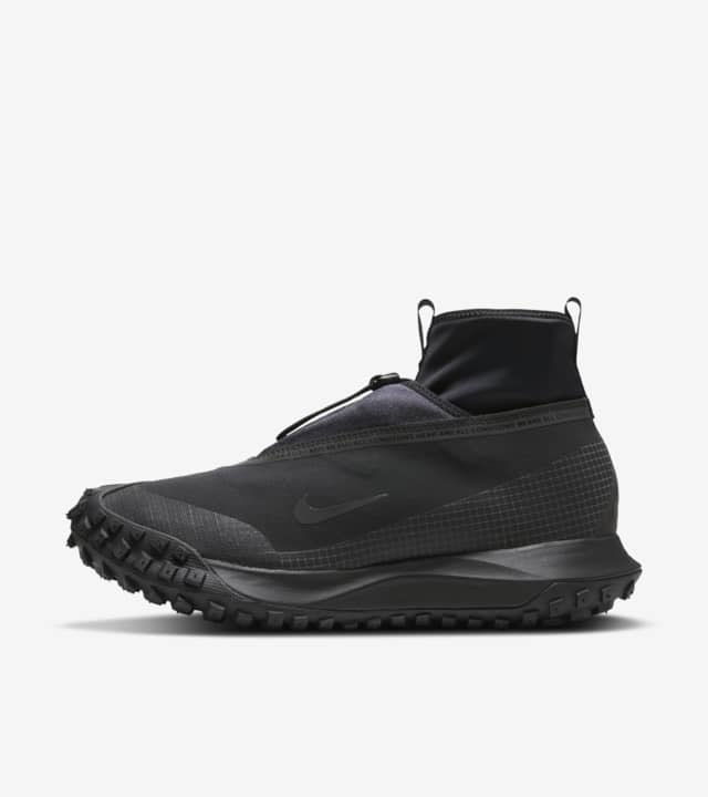 OGSÅ I SVART: Nike kaller riktignok fargen mørk grå. Nike ACG Mountain Fly