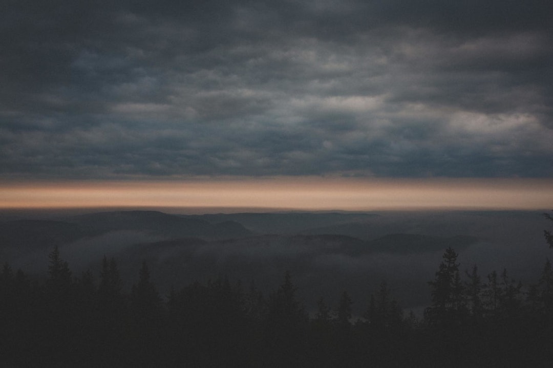 NÅR DET SER MØRKT UT: Hvis skyene vrenger seg slik, er det neppe et godt tegn. Foto: Kristoffer H. Kippernes  NÅR DET SER MØRKT UT: Hvis skyene vrenger seg slik, er det neppe et godt tegn. Foto: Kristoffer H. Kippernes