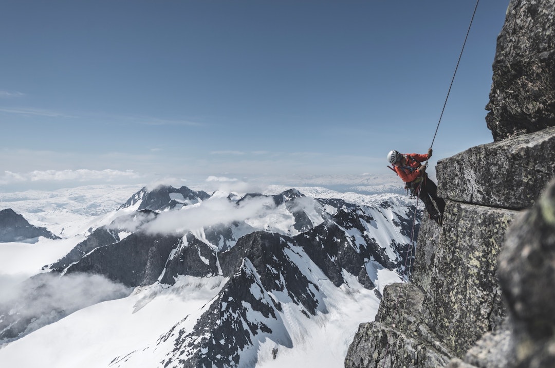 JOSTEINS VERDEN: Hurrungane som arbeidsplass, det er til å leve med. Foto: Hans Kristian Krogh Hansen JOSTEINS VERDEN: Hurrungane som arbeidsplass, det er til å leve med. Foto: Hans Kristian Krogh Hansen