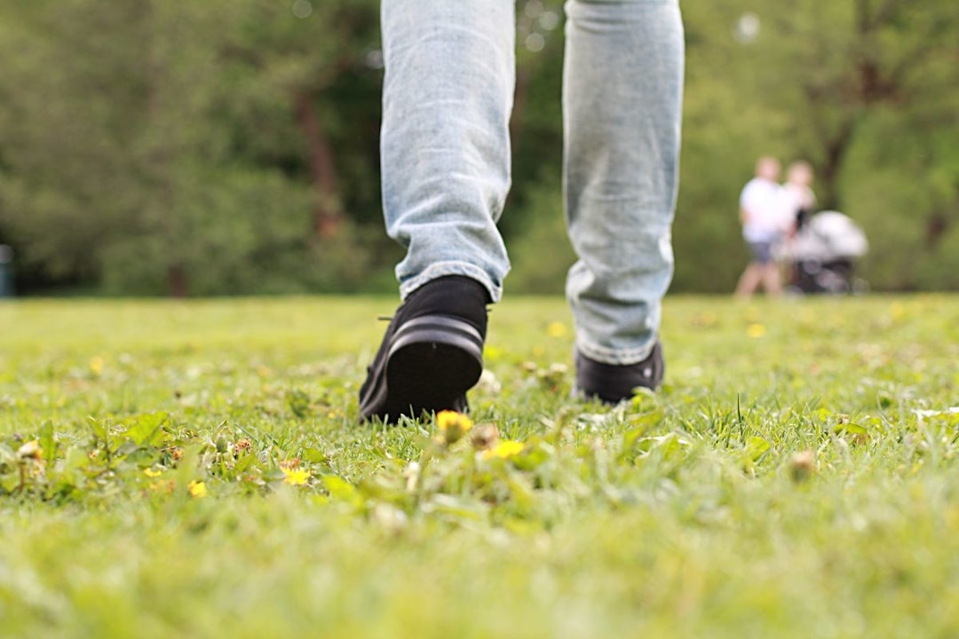 GIKK: Allerede de greske filosofene gikk for å findyrke tanken. Sokrates brukte store deler av sin virksomme tid på å gå rundt i Athens gater. Han samtalte og filosoferte med byens yngre menn, skriver Bjørn Godal. GIKK: Allerede de greske filosofene gikk for å findyrke tanken. Sokrates brukte store deler av sin virksomme tid på å gå rundt i Athens gater. Han samtalte og filosoferte med byens yngre menn, skriver Bjørn Godal.