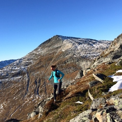 OPPDAL: Tidligere alpinist Janette Hargin, her på vei ned Halsbekkhøa. Foto: Margrete Vognild Blokhus