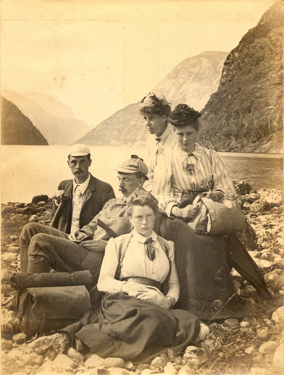 Søstrene Ruth, Evelyn og Mabel Spence Watson i Norge. Evelyn i midten. Foto: Utlånt av Ben Beck