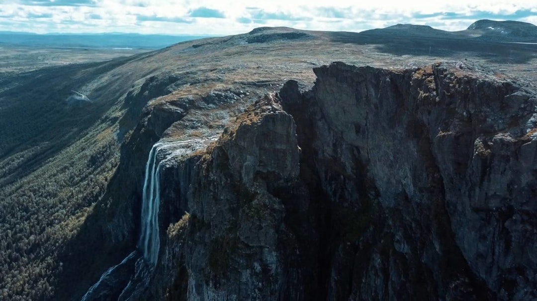 KJERRINGKJEFTEN OG VESLEHØDN: En lett synlig og tilgjengelig turmål i Hemsedal. Foto: Magnus Roaldset kurset fjelltur i hemsedal kjerringkjeften foto magnus roaldset furset