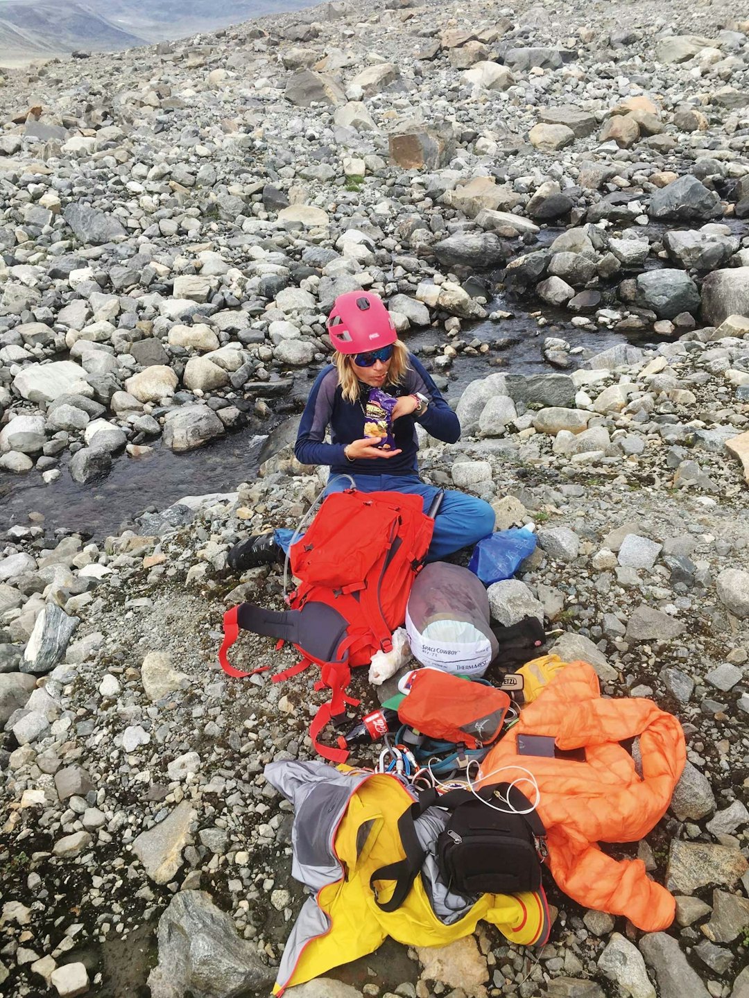 Husk å ha med deg rikelig med mat og drikke! Du bør kjenne kroppen din og vite hvor mye proviant du trenger. Noen trenger tydeligvis mer enn andre… Husk å ha med deg rikelig med mat og drikke! Du bør kjenne kroppen din og vite hvor mye proviant du trenger. Noen trenger tydeligvis mer enn andre…