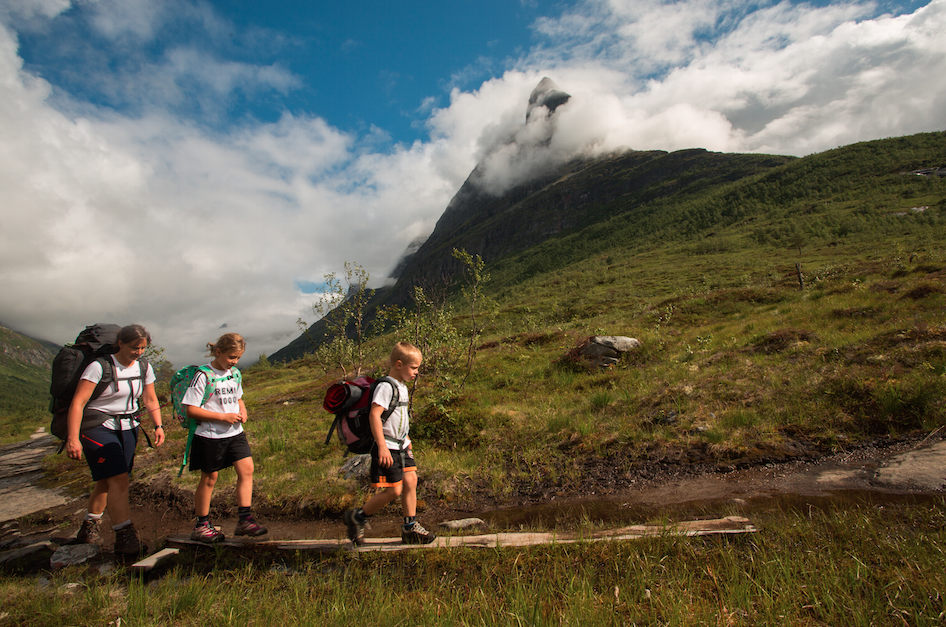 familie på fjelltur