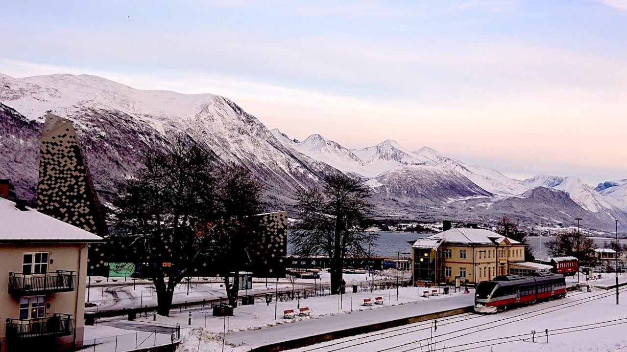 UTVALGT: Åndalsnes er et sentralt utgangspunkt for både klatring og ski. Foto: Erlend Sande 