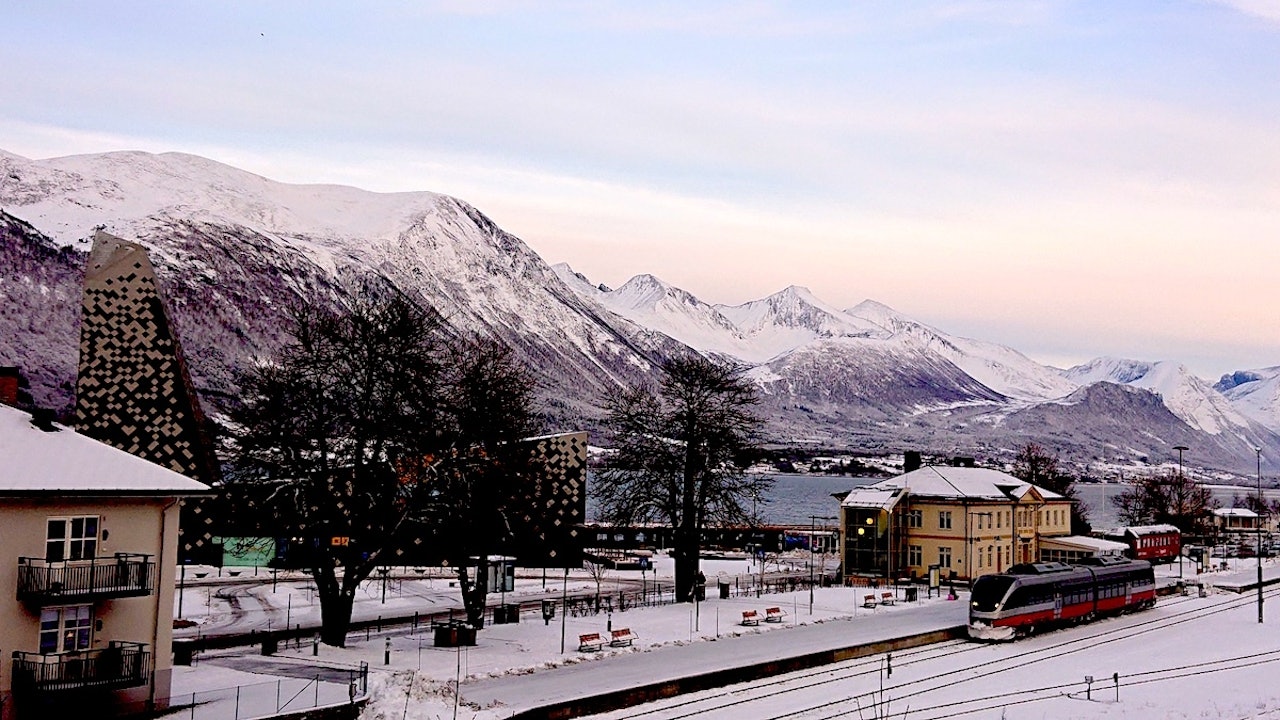 UTVALGT: Åndalsnes er et sentralt utgangspunkt for både klatring og ski. Foto: Erlend Sande UTVALGT: Åndalsnes er et sentralt utgangspunkt for både klatring og ski. Foto: Erlend Sande