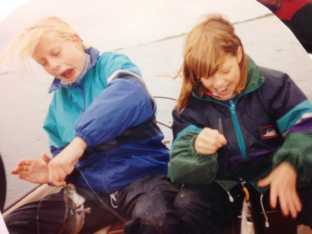 FANGST: Stine har fått en fisk på kroken. FANGST: Stine har fått en fisk på kroken.