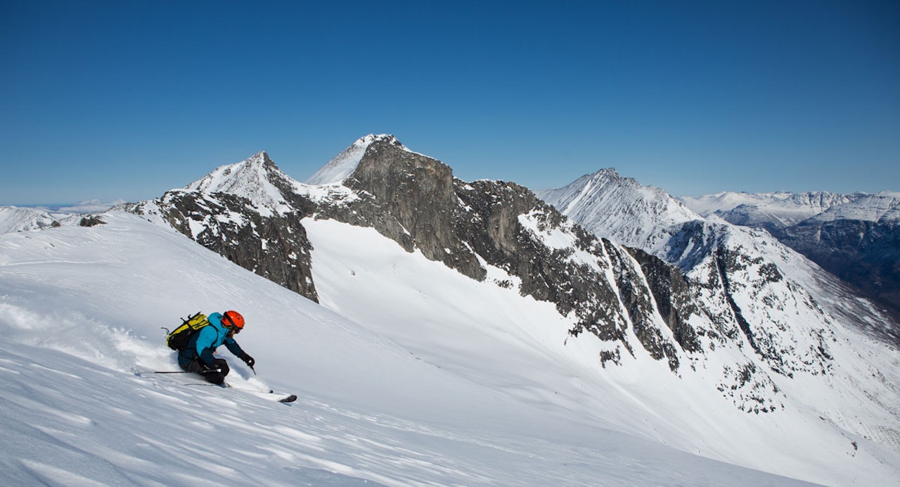 TOPPTURPARADIS: Øksendalen på Nordmøre kan gi skiopplevelser i verdensklasse. Tor Olav Naalsund (bildet) kjenner dalen som sine egne skibukselommer. Naalsund var involvert i redningsarbeidet etter ulykken, og kjenner godt til farene. Foto: Tore Meirik TOPPTURPARADIS: Øksendalen på Nordmøre kan gi skiopplevelser i verdensklasse. Tor Olav Naalsund (bildet) kjenner dalen som sine egne skibukselommer. Naalsund var involvert i redningsarbeidet etter ulykken, og kjenner godt til farene. Foto: Tore Meirik