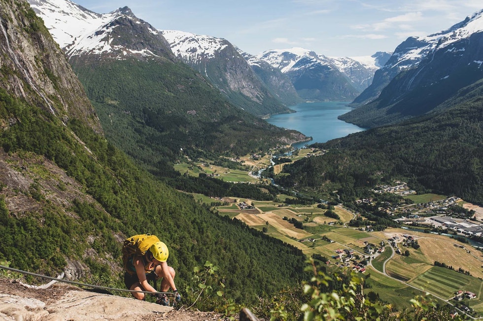 VIA FERRATA: Anlegget har ulike ruter etter vanskelighetsgrad. Foto: Line Hårklau Via ferrata loen