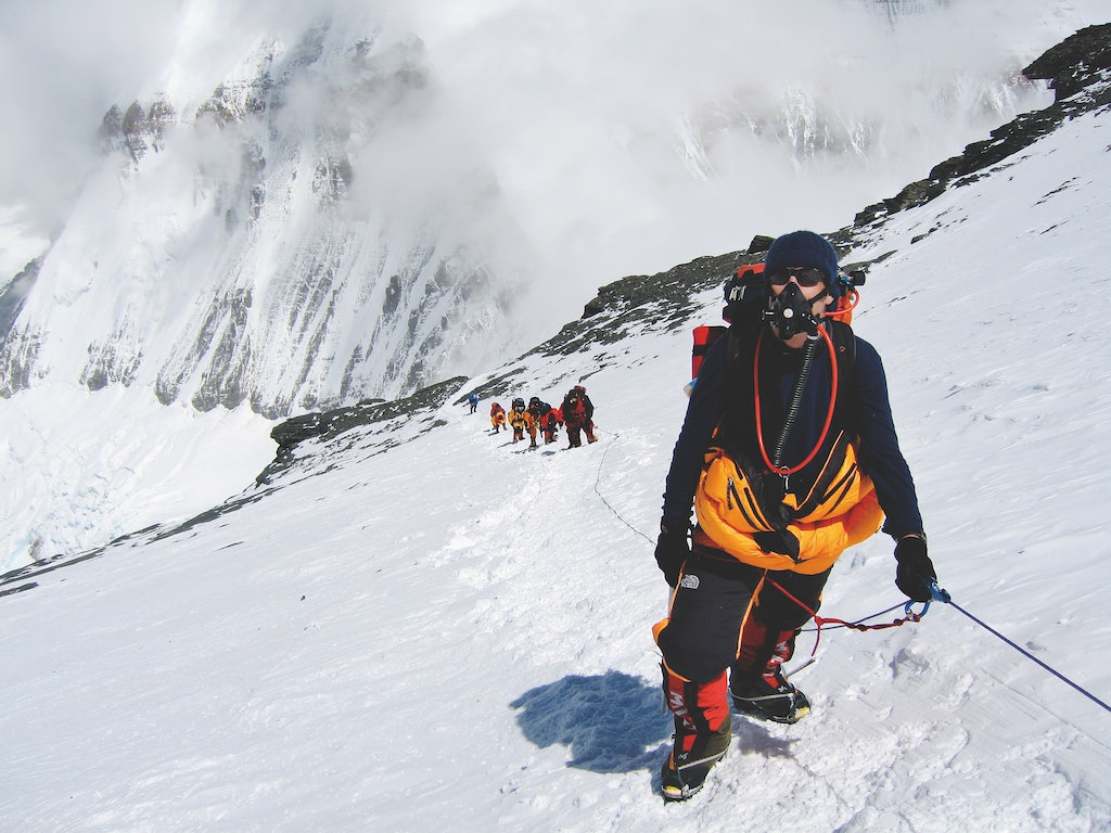 TOPP-FOKUS: Simen Mørdre på vei opp mot Mount Everest i 2007. Det var først på vei nedover problemene startet, og som nesten kostet han livet. Foto: Privat Simen Mørdre everest