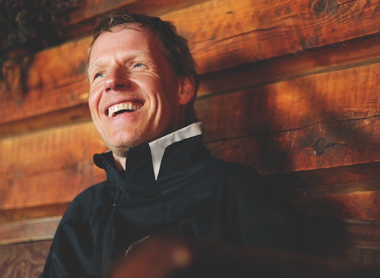 OPTIMALE fORHOLD: Simen Mørdre jobber nå i hotell- og restaurantnettverket «Det virkelig gode liv» og har kontor på Grefsenkollen i Oslo. – Det er moro å drive med noe annet enn de pengegreiene, forteller han. Foto: Matti Bernitz Simen Mørdre Grefsenkollen