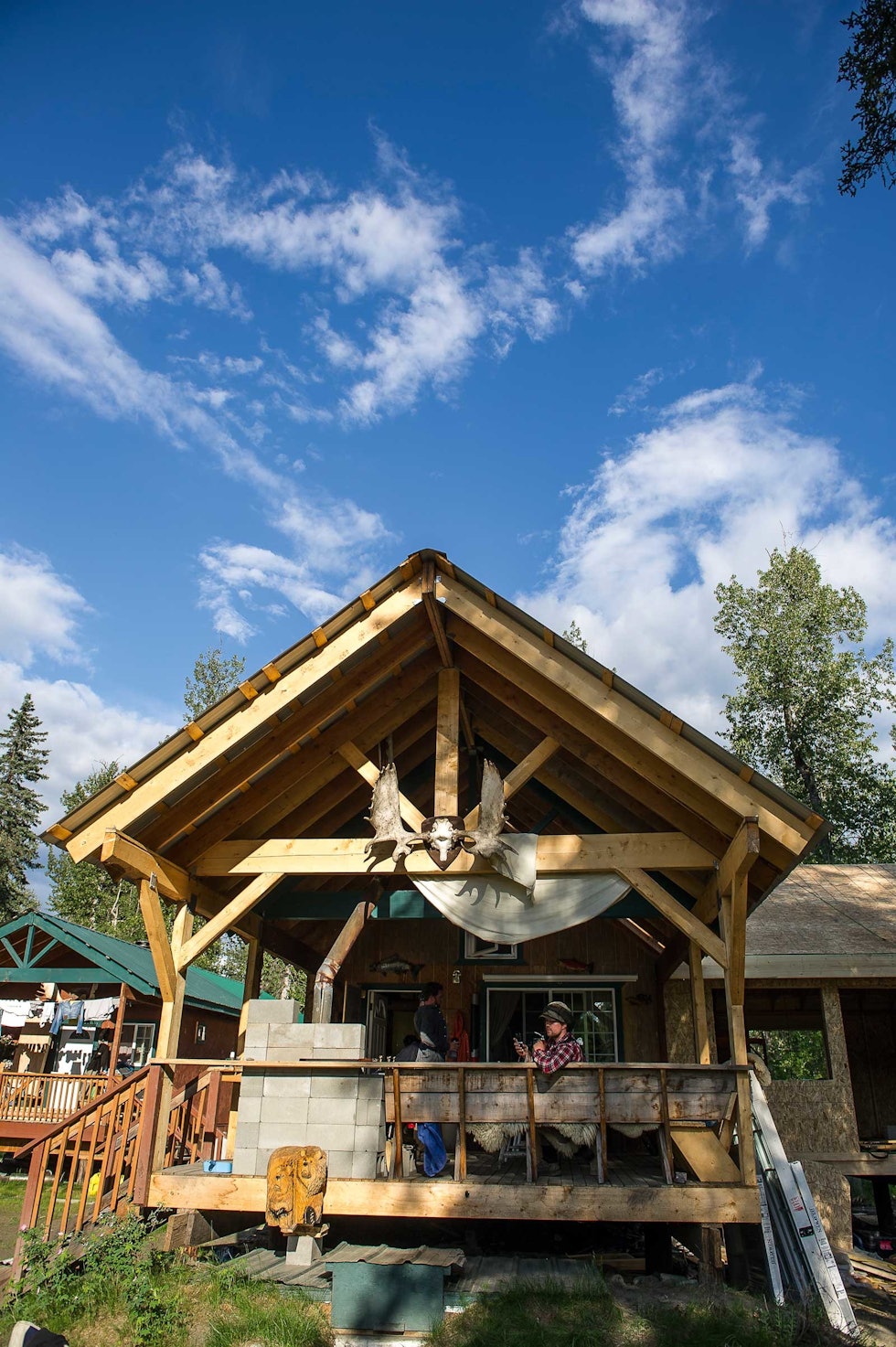 Lodge: Campen til Henrik Wessel ligger på dørstokken til Denali Nasjonalpark. Et enkelt, men trivelig sted i ville omgivelser. Fiske-i-Alaska-3