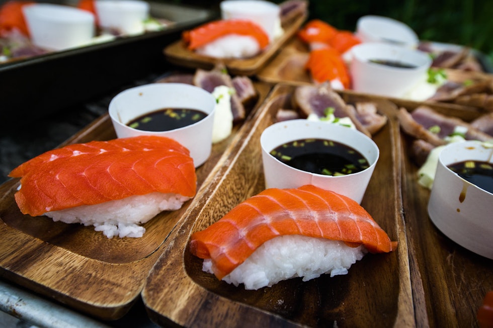 Ferskmat: Det meste av fisken ble sluppet ut i elven igjen, men av og til ble det ferskmat på bredden. Fiske-i-Alaska-7