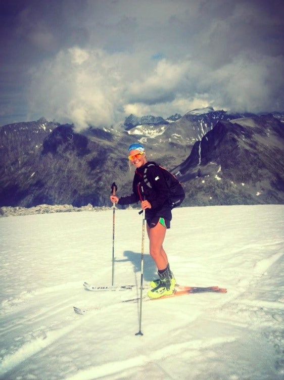 KOSETUR: Malene vet å sette pris på fjellene i Sogn. Et mye brukt fjell i Sogndal er Blåfjell, spesielt når hun er alene. – Det er en fin treningstur, og et relativt trygt turmål om man er fornuftig, sier hun. Foto: Privat Malene Haukøy