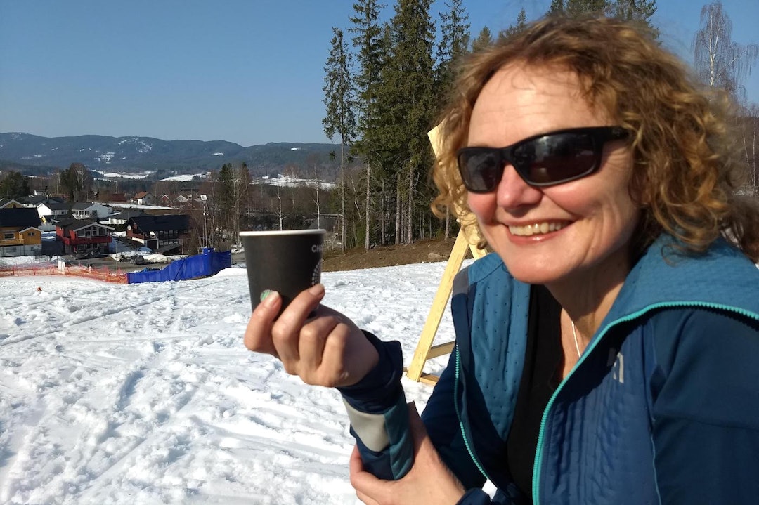 Merete Holldorf var en av kursdeltakerne som tjuvstartet påsketuren i Varingskollen sist helg - med skikkelig påskestemning i anlegget de hadde nesten for seg selv. Foto: Pål-Trygve Gamme