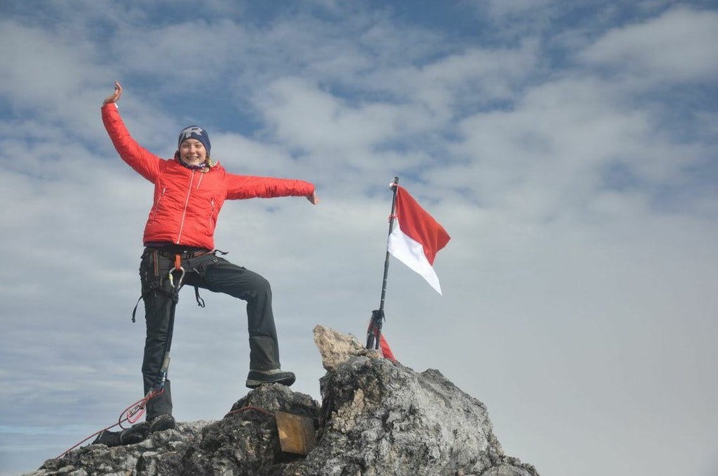 KLARTE DET: Seven Summits er de sju høyeste fjellene på hvert kontinent. Michelle jubler etter å ha nådd sitt fjerde.  Foto: Gerhard Tost