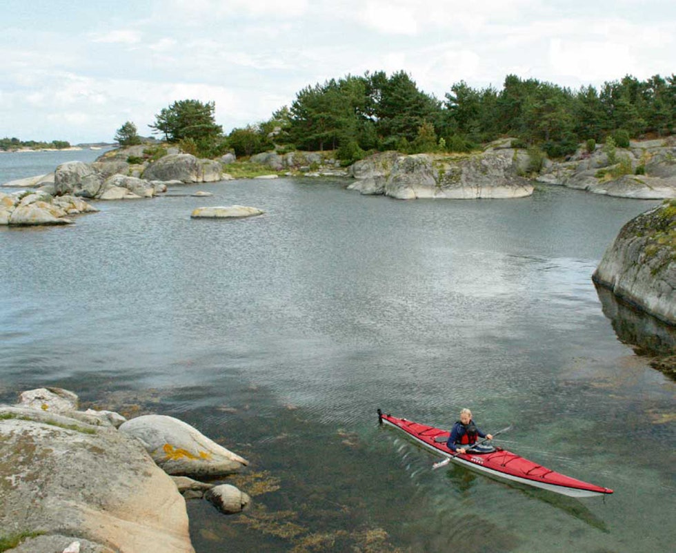 Det er en rekke flotte viker og sund langs Blindleia som er perfekt å utforske medkajakk. Foto: Per Thomas Skaanes Padletur-i-Blindleia-Per-Thomas-Skaanes-2