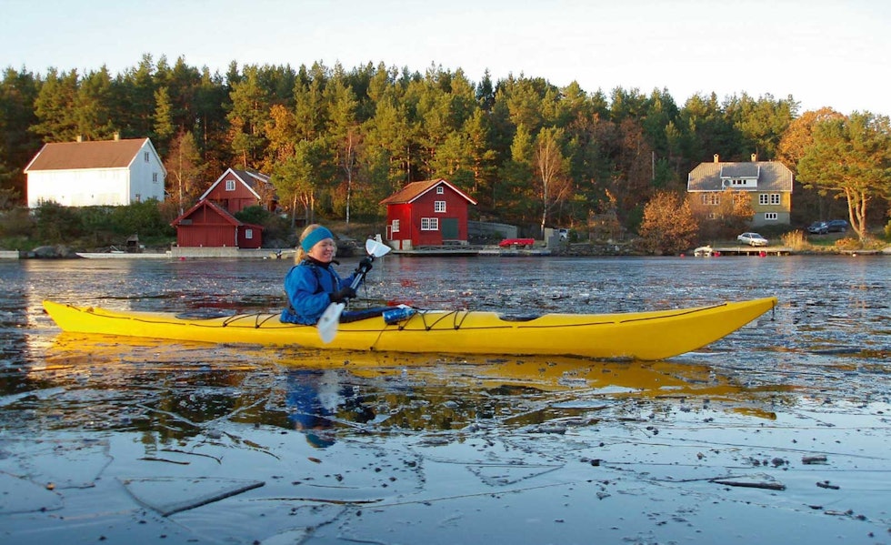 Å padle gjennom Kassenkanalen en frossen vinterdag kan være en flott og frisk opplevelse. Foto: Per Thomas Skaanes Padletur-i-Blindleia-Per-Thomas-Skaanes-4