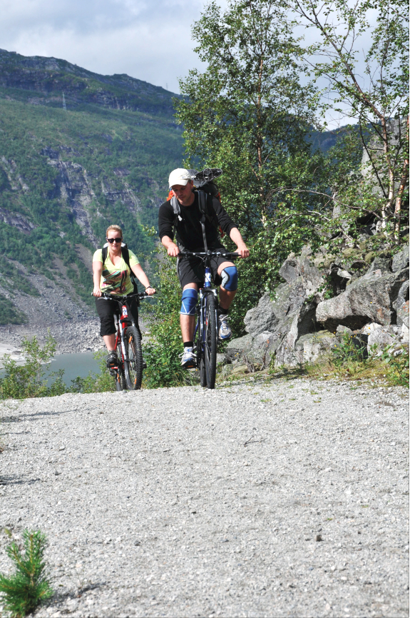Den første delen av turen til Himmelstigen er enklest med sykkel.