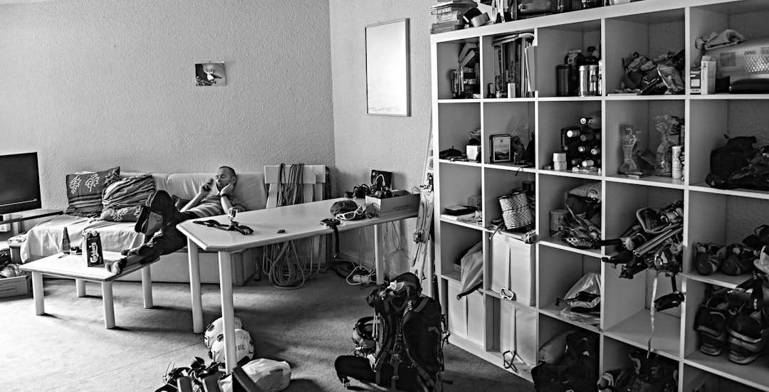 Lageret: Tormod pendler mellom leiligheten i Chamonix og boligen i Oslo. Det er liten tvil om hva han driver med når han er i Frankrike. Foto: Hans Kristian Krogh-Hanssen Lageret: Tormod pendler mellom leiligheten i Chamonix og boligen i Oslo. Det er liten tvil om hva han driver med når han er i Frankrike. Foto: Hans Kristian Krogh-Hanssen