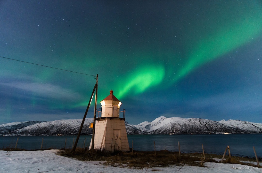 FASTLANDET: Dette bildet er fra Skittenelv på fastlandssida. I boka får du tips om hvordan du for eksempel stiller inn blender, lukker og setter hvitbalanse. Foto: Lena Pettersen Fyrlykt Skittenelv utemag-3566