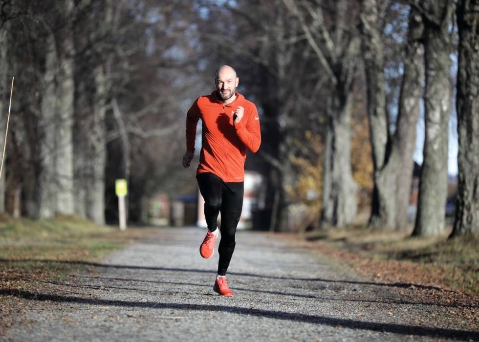LYSTLØPER: Løpingen har gitt meg så mye de siste årene, så om jeg kan inspirere noen til å oppleve det samme, vil jeg gjerne det, sier bok-aktueklle Jann Post. Foto: Bjørn Hytjanstorp
