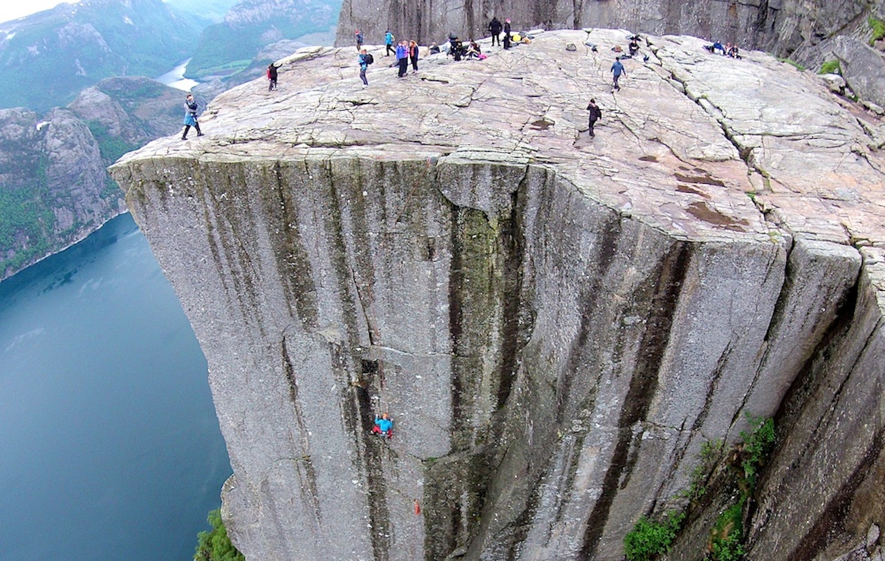 Preikestolen: Marcin Tomaszewski topptauer Thor (7c). Foto: Tomaszewski collection Preikestolen: Marcin Tomaszewski topptauer Thor (7c). Foto: Tomaszewski collection