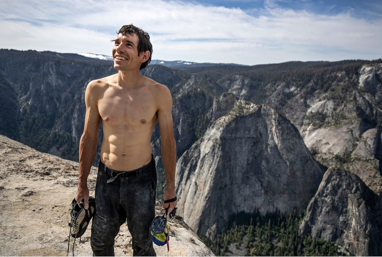 Alex Honnold på toppen av El Capitan etter å ha besteget ruta Freerider – uten tau. Foto: Regissøren av filmen, Jimmy Chin Alex Honnold på toppen av El Capitan etter å ha besteget ruta Freerider – uten tau. Foto: Regissøren av filmen, Jimmy Chin