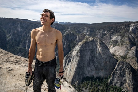Alex Honnold på toppen av El Capitan etter å ha besteget ruta Freerider – uten tau. Foto: Regissøren av filmen, Jimmy Chin Alex Honnold på toppen av El Capitan etter å ha besteget ruta Freerider – uten tau. Foto: Regissøren av filmen, Jimmy Chin